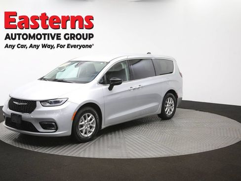Used 2024 Chrysler Pacifica Touring-L FWD image 55