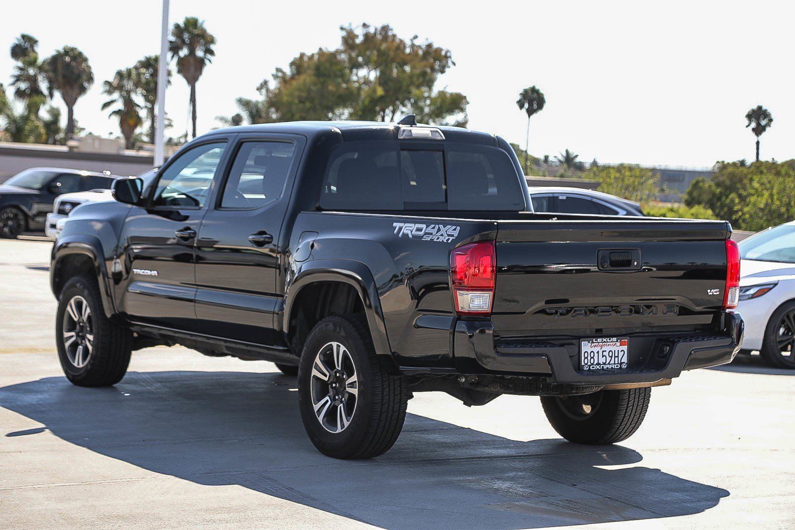 Used 2017 Toyota Tacoma TRD Sport AWD/4WD image 5