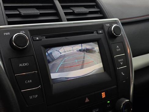 Used 2016 Toyota Camry SE w/ Moonroof Package image 18