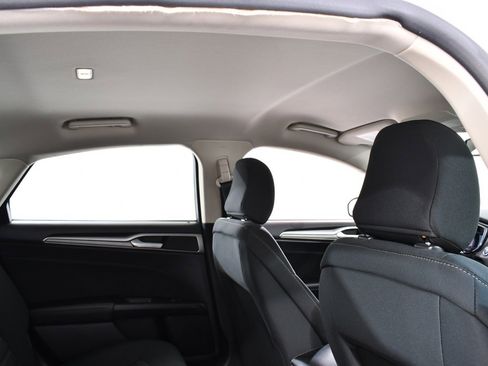 Used 2020 Ford Fusion SE image 18