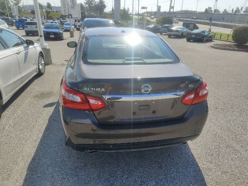Used 2017 Nissan Altima 2.5 SL w/ 2.5 Technology Package FWD image 12