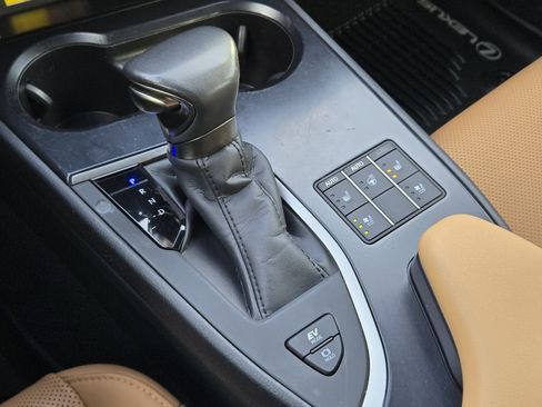 Certified 2023 Lexus UX 250h FWD w/ Accessory Package (Z2) image 26