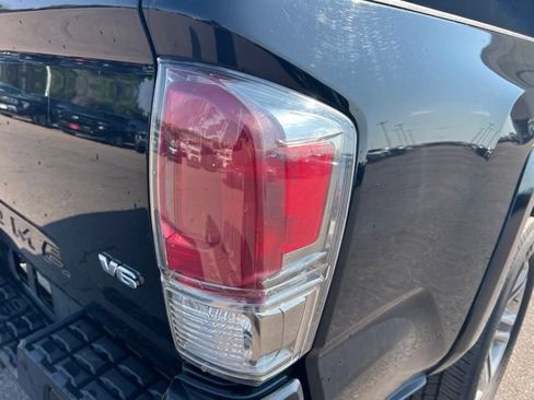 Used 2016 Toyota Tacoma Limited w/ Towing Package AWD/4WD image 11