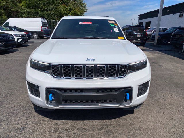 Used 2023 Jeep Grand Cherokee Overland w/ Advanced Protech Group III AWD/4WD image 3