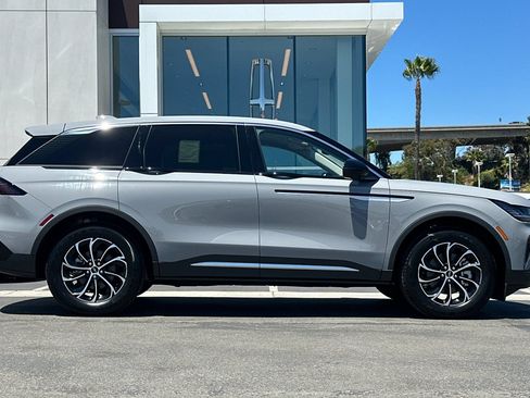 New 2026 Lincoln Nautilus Premier AWD/4WD image 2