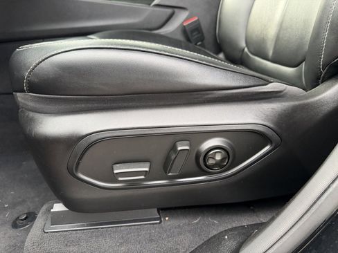 Used 2023 Jeep Grand Cherokee Limited image 15