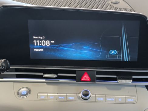 Certified 2025 Hyundai Elantra Limited FWD image 15