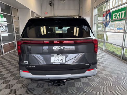 New 2026 Kia Carnival EX image 5