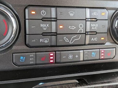 Used 2021 Ford F250 Lariat w/ Lariat Ultimate Package AWD/4WD image 27