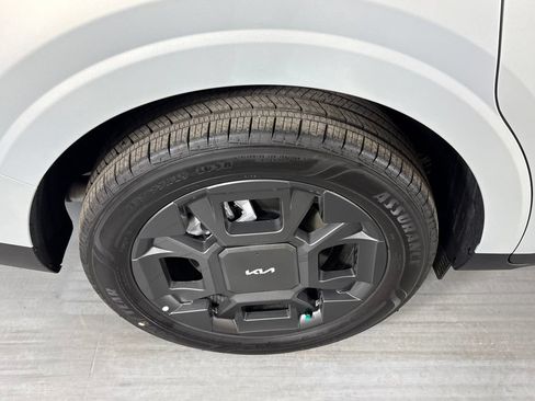 New 2026 Kia Carnival EX FWD image 10