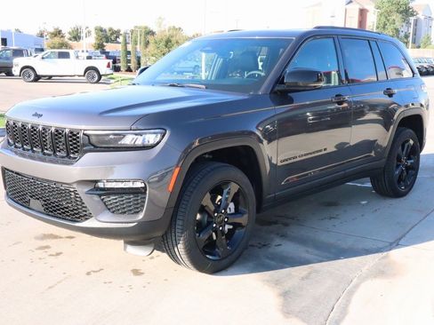 New 2025 Jeep Grand Cherokee Limited w/ Black Appearance Package image 11