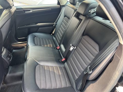 Used 2017 Ford Fusion SE w/ Equipment Group 601A FWD image 10