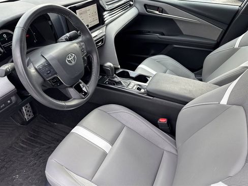 Used 2025 Toyota Camry SE image 10