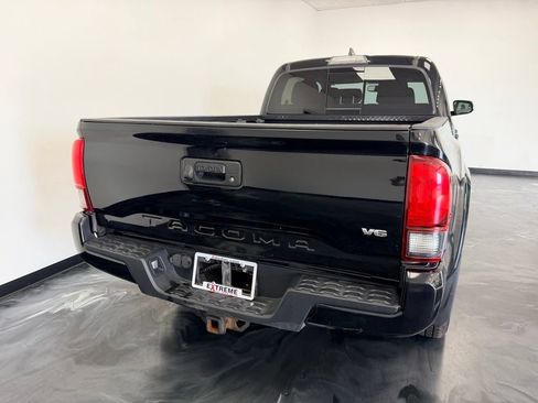 Used 2018 Toyota Tacoma TRD Sport AWD/4WD image 5