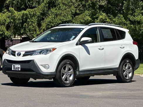 Used 2015 Toyota RAV4 XLE AWD/4WD image 9