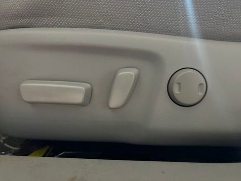 Used 2012 Toyota Camry LE image 6