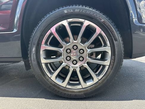 Certified 2022 GMC Acadia Denali w/ Denali Ultimate Package FWD image 33