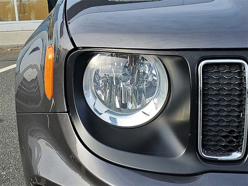 Used 2021 Jeep Renegade Latitude image 9