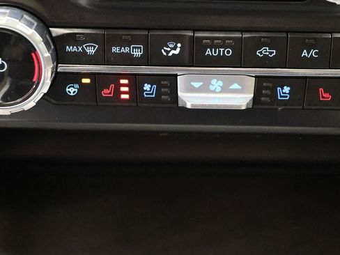 Used 2025 Ford F350 Platinum w/ Platinum Plus Package image 32