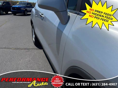 Used 2018 Chevrolet Trax LT w/ LT Convenience Package AWD/4WD image 17