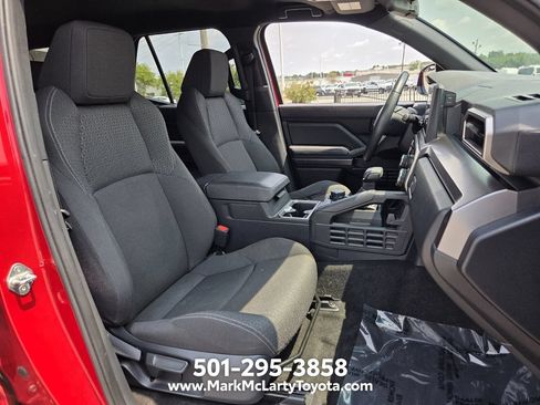Used 2025 Toyota 4Runner SR5 AWD/4WD image 17
