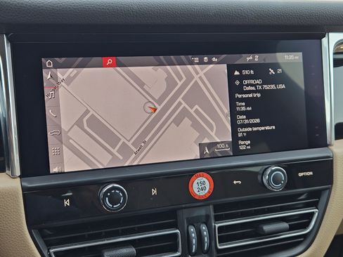 Certified 2026 Porsche Macan AWD/4WD image 17