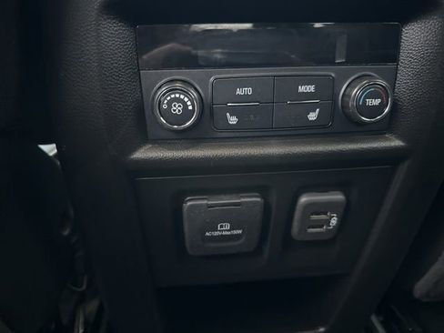 Used 2023 Chevrolet Traverse Premier image 45