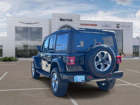 Used 2022 Jeep Wrangler Unlimited Sahara w/ LED Lighting Group AWD/4WD image 8