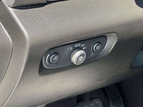 Used 2020 Chevrolet Traverse LT w/ Driver Confidence II Package AWD/4WD image 19