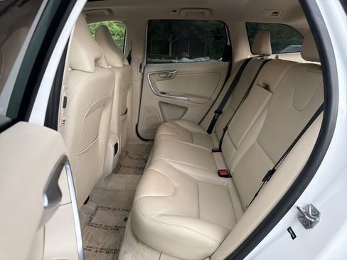 Used 2015 Volvo XC60 T6 Platinum FWD image 32