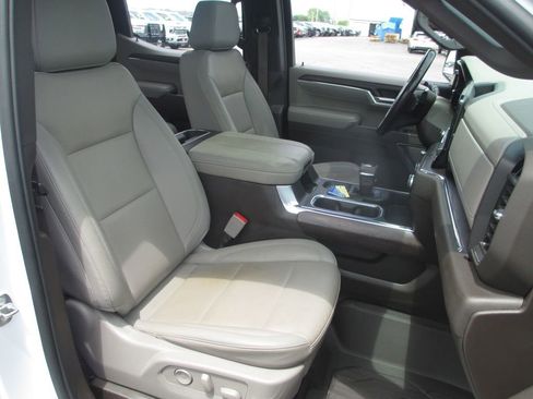 Used 2024 GMC Sierra 1500 SLT w/ SLT Premium Plus Package AWD/4WD image 25