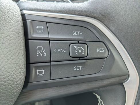 Used 2026 Jeep Grand Cherokee Laredo image 46