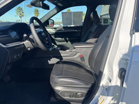 Certified 2024 Jeep Grand Cherokee Limited w/ Luxury Tech Group II image 16