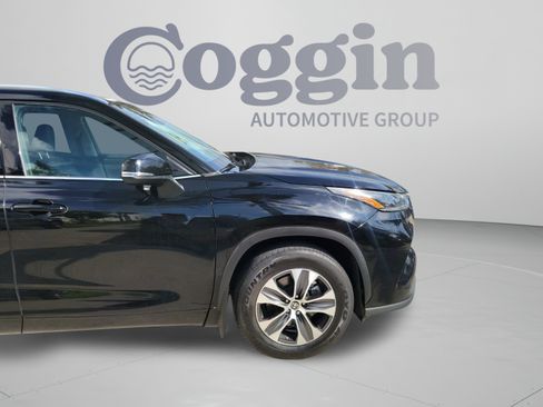 Used 2021 Toyota Highlander XLE AWD/4WD image 29
