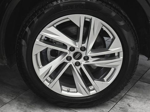 Used 2024 Audi Q7 2.0T Premium w/ Convenience Package image 7