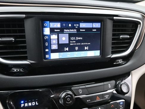 Used 2024 Chrysler Voyager LX FWD image 20