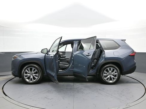 Certified 2025 Toyota Grand Highlander AWD image 46