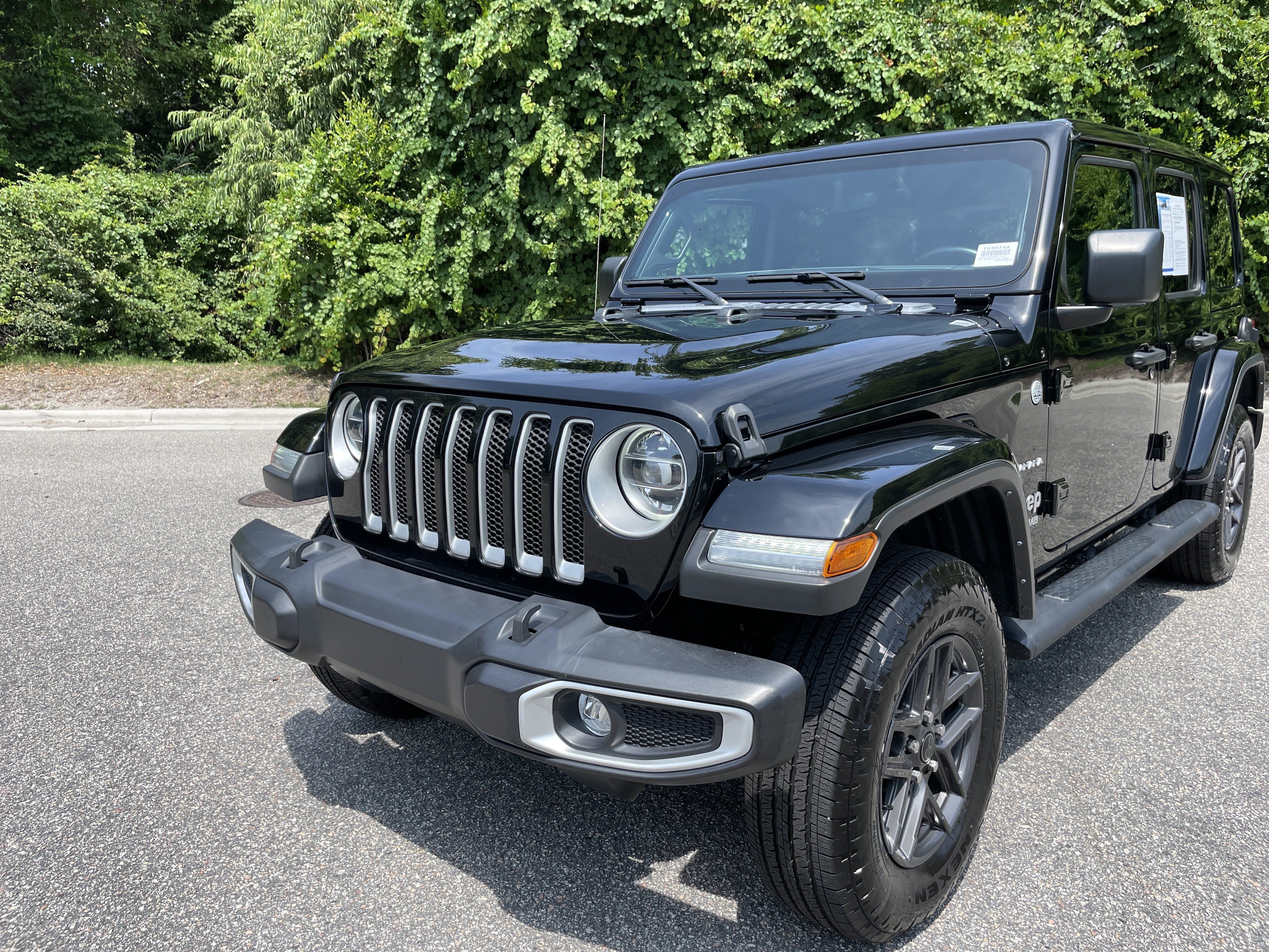 Used 2022 Jeep Wrangler Unlimited Sahara w/ LED Lighting Group AWD/4WD image 5