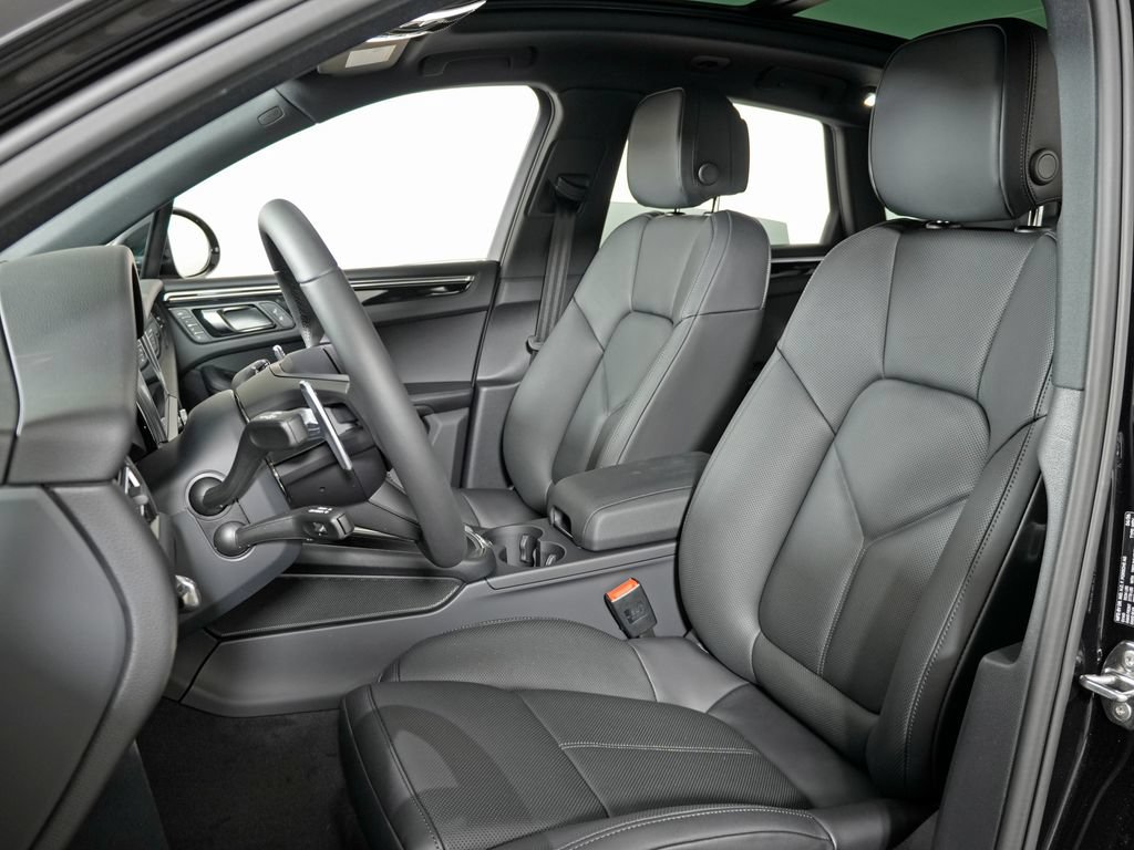 Used 2026 Porsche Macan AWD/4WD image 5
