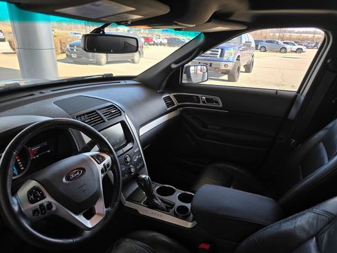 Used 2014 Ford Explorer XLT w/ Equipment Group 202A image 13