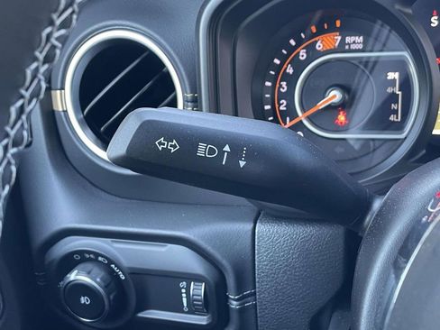 New 2025 Jeep Wrangler Unlimited Sahara w/ Technology Group AWD/4WD image 32