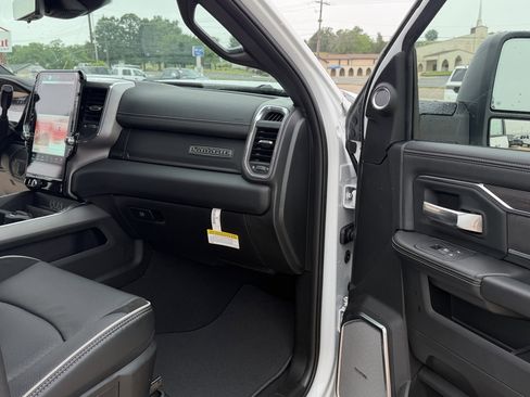 New 2026 RAM 3500 Laramie AWD/4WD image 41
