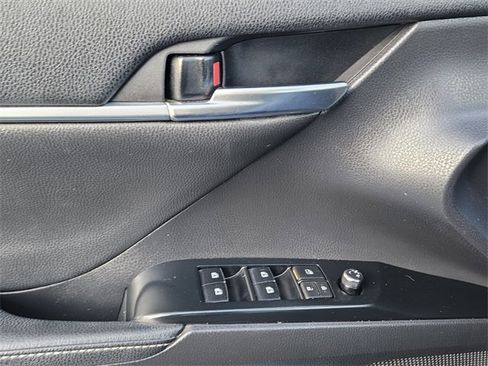 Used 2020 Toyota Camry XSE image 31