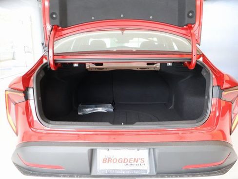 New 2025 Kia K4 LXS image 18