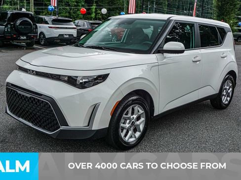 Used 2025 Kia Soul LX w/ LX Technology Package FWD image 2