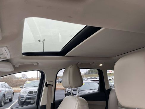 Used 2016 Ford Escape SE w/ SE Leather Comfort Package image 19