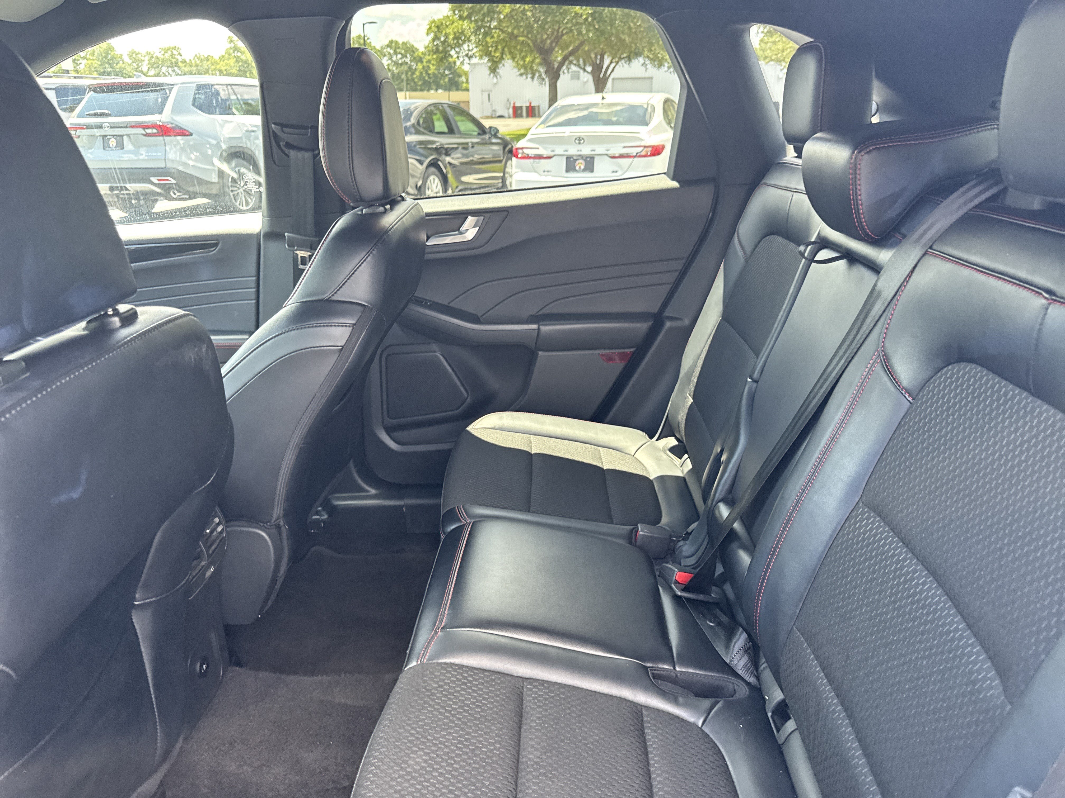 Used 2025 Ford Escape ST-Line AWD/4WD image 23