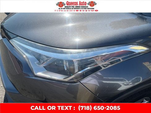 Used 2019 Toyota C-HR LE FWD image 31