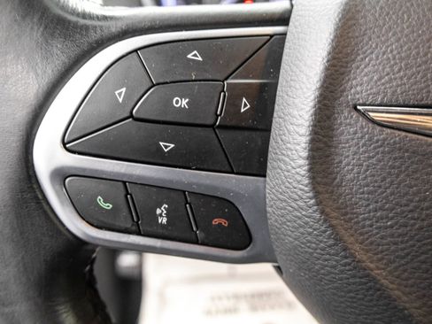 Used 2022 Chrysler 300 Touring w/ Sport Appearance Package image 19