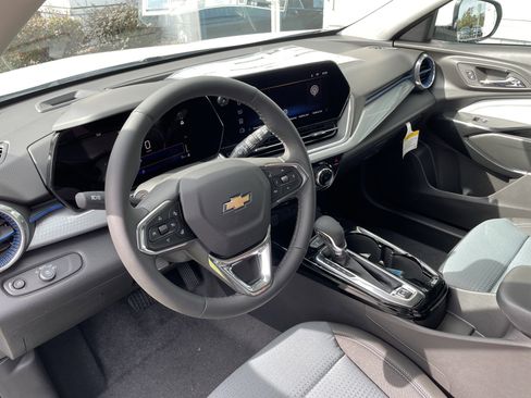 New 2025 Chevrolet Trax LT w/ Driver Confidence Package image 14